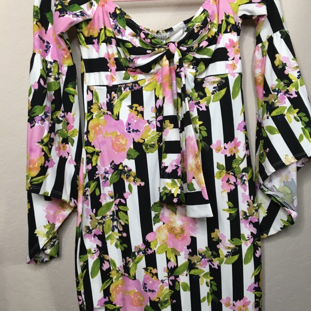 Venus b&w striped+floral mini, w/ruffle sleeves